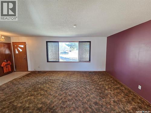 30 Main Street, Manor, SK - Indoor Photo Showing Other Room