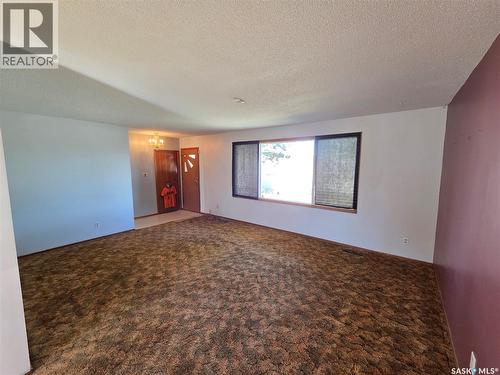 30 Main Street, Manor, SK - Indoor Photo Showing Other Room