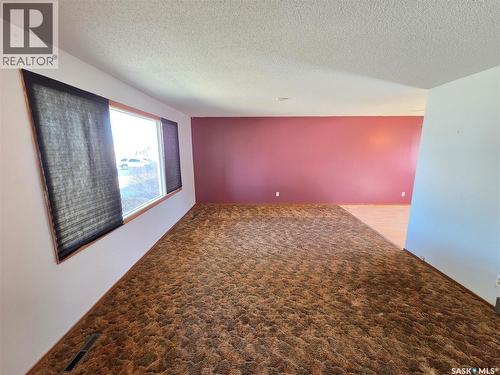 30 Main Street, Manor, SK - Indoor Photo Showing Other Room