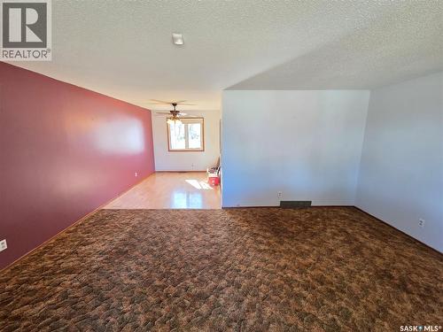 30 Main Street, Manor, SK - Indoor Photo Showing Other Room