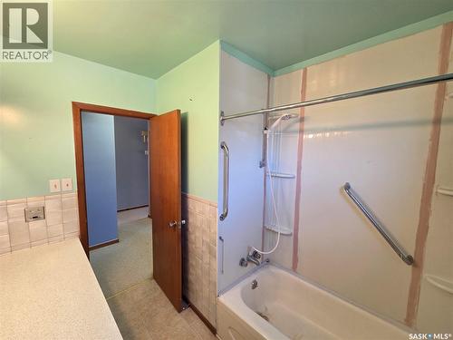 30 Main Street, Manor, SK - Indoor Photo Showing Bathroom