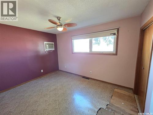 30 Main Street, Manor, SK - Indoor Photo Showing Other Room