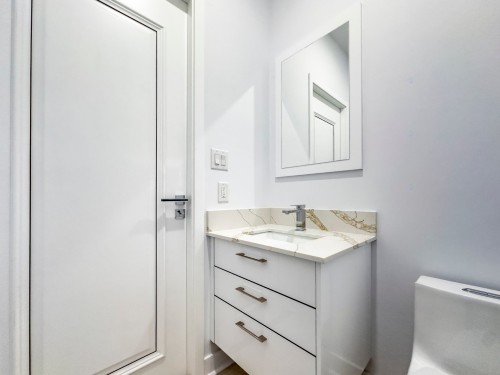 Powder room - 473 Av. Strathcona, Westmount, QC - Indoor Photo Showing Bathroom