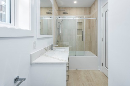 Bathroom - 473 Av. Strathcona, Westmount, QC - Indoor Photo Showing Laundry Room