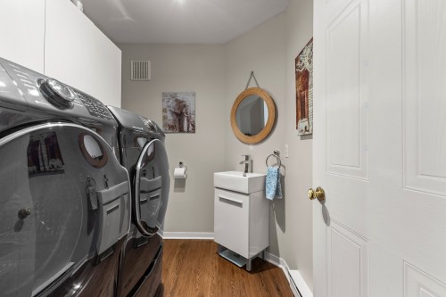 Salle d'eau - 458 Boul. Perrot, L'Île-Perrot, QC - Indoor Photo Showing Laundry Room