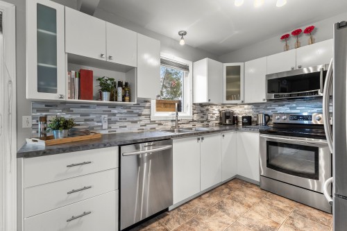 Cuisine - 458 Boul. Perrot, L'Île-Perrot, QC - Indoor Photo Showing Kitchen With Double Sink