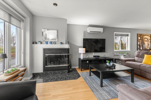 Salon - 458 Boul. Perrot, L'Île-Perrot, QC - Indoor Photo Showing Living Room With Fireplace