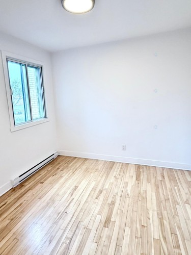 Master Bedroom - 16-350 Boul. Cartier O., Laval (Laval-Des-Rapides), QC - Indoor Photo Showing Other Room