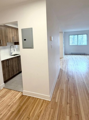 Mud Room - 16-350 Boul. Cartier O., Laval (Laval-Des-Rapides), QC - Indoor