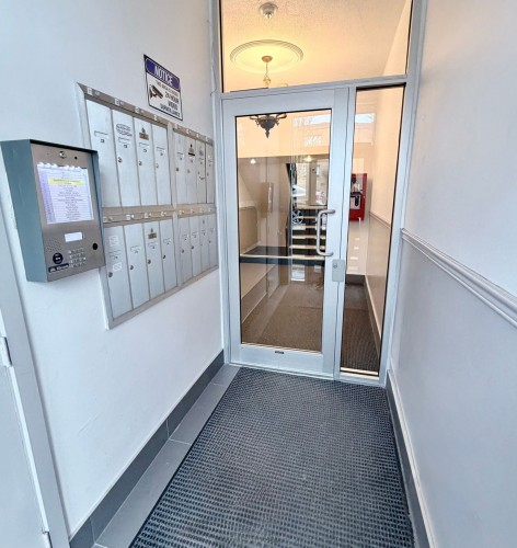 Mud Room - 16-350 Boul. Cartier O., Laval (Laval-Des-Rapides), QC - Indoor Photo Showing Other Room