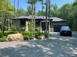 154 Ch. du Roi  Saint-Hippolyte, QC J8A 0B7