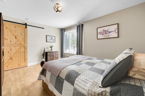 Chambre à coucher principale - 154 Ch. Du Roi, Saint-Hippolyte, QC - Indoor Photo Showing Bedroom