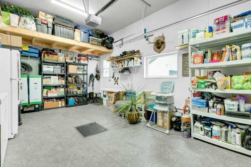 Garage - 154 Ch. Du Roi, Saint-Hippolyte, QC - Indoor Photo Showing Garage