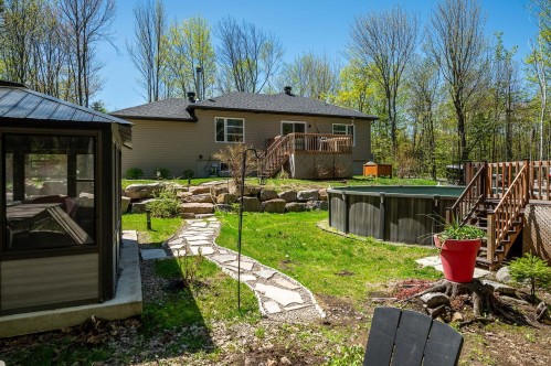 Cour - 154 Ch. Du Roi, Saint-Hippolyte, QC - Outdoor With Deck Patio Veranda