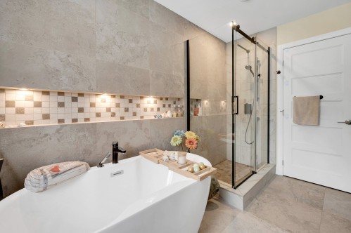 Salle de bains - 154 Ch. Du Roi, Saint-Hippolyte, QC - Indoor Photo Showing Bathroom