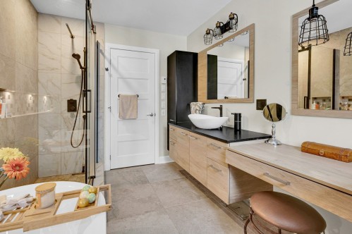 Salle de bains - 154 Ch. Du Roi, Saint-Hippolyte, QC - Indoor Photo Showing Bathroom