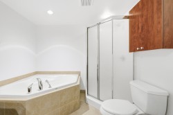 Salle de bains attenante à la CCP - 
