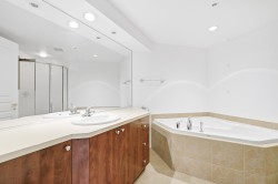 Salle de bains attenante à la CCP - 