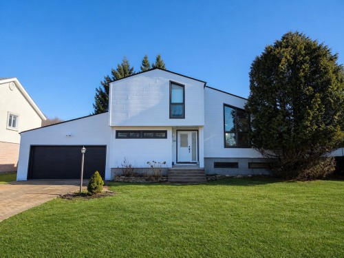 144 Rue Laurier  Lachute, QC J8H 4J7