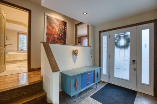 Hall d'entrée/Vestibule - 39 Rue Tracy, Saint-Hippolyte, QC - Indoor Photo Showing Other Room