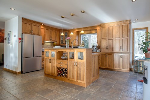 Cuisine - 39 Rue Tracy, Saint-Hippolyte, QC - Indoor Photo Showing Kitchen