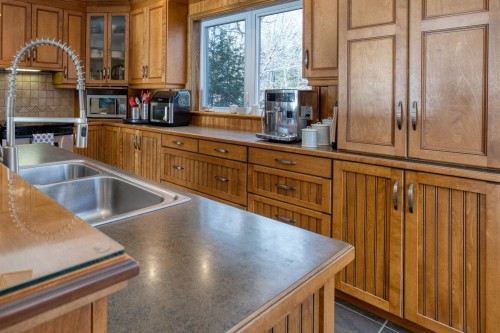 Cuisine - 39 Rue Tracy, Saint-Hippolyte, QC - Indoor Photo Showing Kitchen With Double Sink