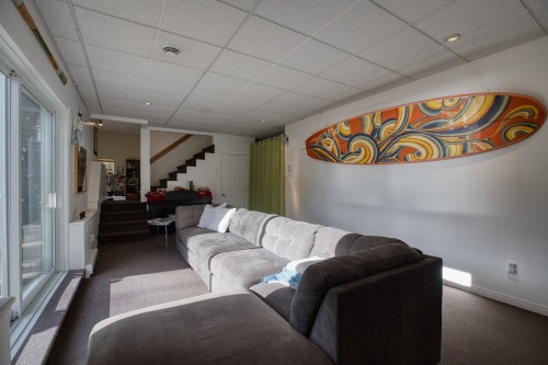 Salon - 39 Rue Tracy, Saint-Hippolyte, QC - Indoor