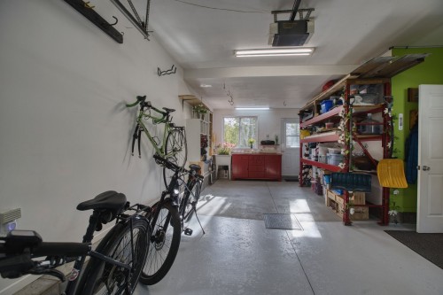 Garage - 39 Rue Tracy, Saint-Hippolyte, QC - Indoor Photo Showing Garage