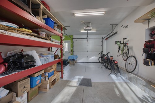 Garage - 39 Rue Tracy, Saint-Hippolyte, QC - Indoor Photo Showing Garage