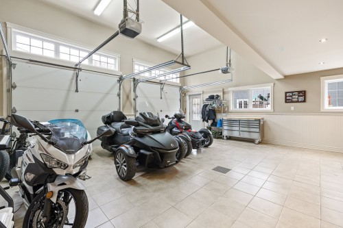 Garage - 2951Z Rue Principale, Dunham, QC - Indoor Photo Showing Garage