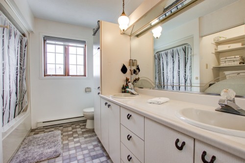 Salle de bains - 38 Rue Carmen, Granby, QC - Indoor Photo Showing Bathroom