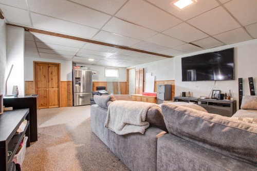 Salle familiale - 38 Rue Carmen, Granby, QC - Indoor