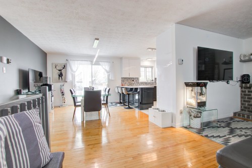 Vue d'ensemble - 38 Rue Carmen, Granby, QC - Indoor Photo Showing Living Room