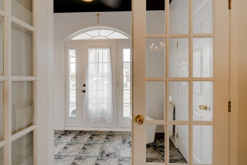 Hall d'entrée/Vestibule - 304 Rue Hardy, Saint-Basile, QC - Indoor Photo Showing Other Room