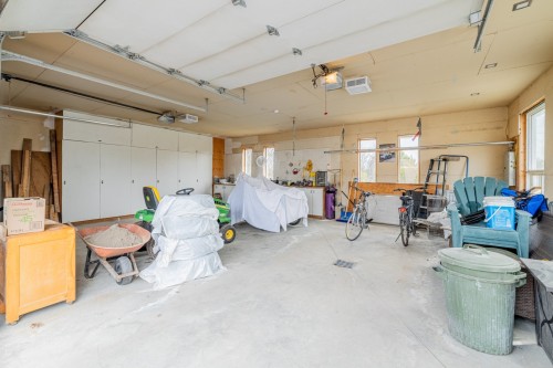 Garage - 304 Rue Hardy, Saint-Basile, QC - Indoor Photo Showing Garage
