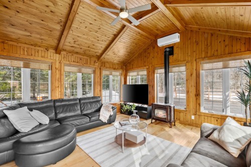 Salon - 1131 Ch. De Lanaudière, Saint-Didace, QC 
