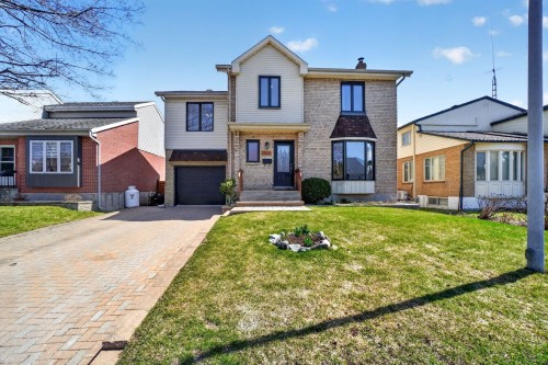 1920 Crois. Toscanini  Brossard, QC J4W 3J7