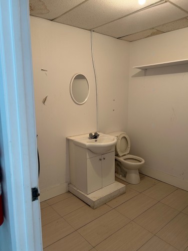Powder room - 346 Ch. De La Grande-Côte, Rosemère, QC - Indoor Photo Showing Bathroom