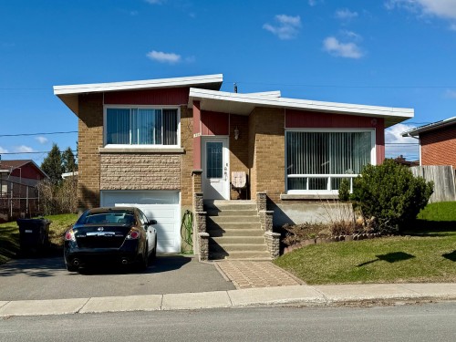 1404 Boul. Élisabeth  Laval (Chomedey), QC H7W 3J8