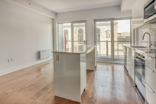 Salon - 601-2000 Boul. St-Laurent, Montréal (Ville-Marie), QC - Indoor Photo Showing Kitchen With Upgraded Kitchen