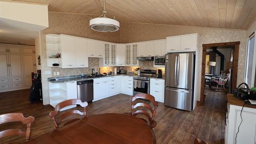 112 Forest Crowne Crescent, Kimberley, BC - Indoor Photo Showing Kitchen