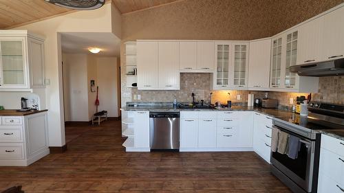 112 Forest Crowne Crescent, Kimberley, BC - Indoor Photo Showing Kitchen