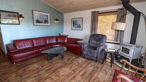 112 Forest Crowne Crescent, Kimberley, BC - Indoor Photo Showing Living Room