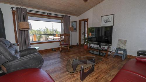 112 Forest Crowne Crescent, Kimberley, BC - Indoor Photo Showing Living Room