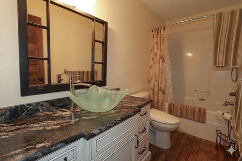 112 Forest Crowne Crescent, Kimberley, BC - Indoor Photo Showing Bathroom