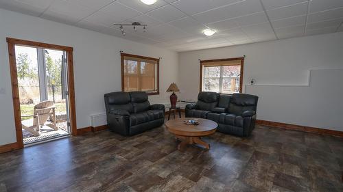 112 Forest Crowne Crescent, Kimberley, BC - Indoor Photo Showing Living Room