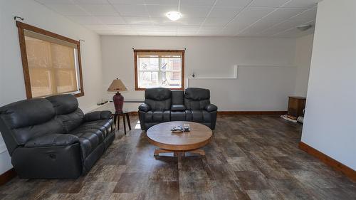 112 Forest Crowne Crescent, Kimberley, BC - Indoor Photo Showing Living Room