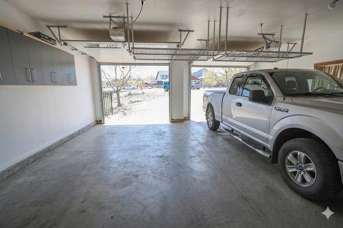 112 Forest Crowne Crescent, Kimberley, BC - Indoor Photo Showing Garage