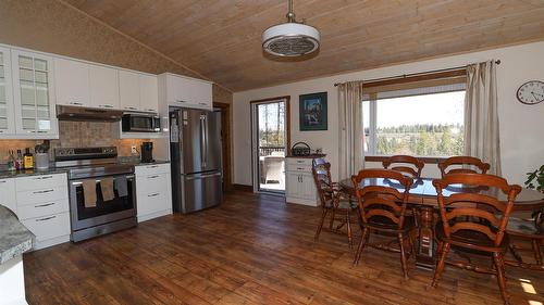 112 Forest Crowne Crescent, Kimberley, BC - Indoor Photo Showing Kitchen