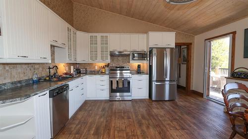 112 Forest Crowne Crescent, Kimberley, BC - Indoor Photo Showing Kitchen With Double Sink